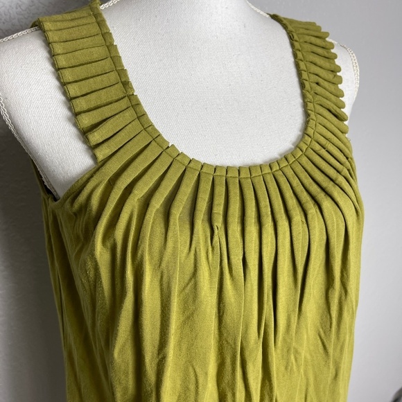 August Silk Option Olive green sleeveless tank top - Picture 4 of 9
